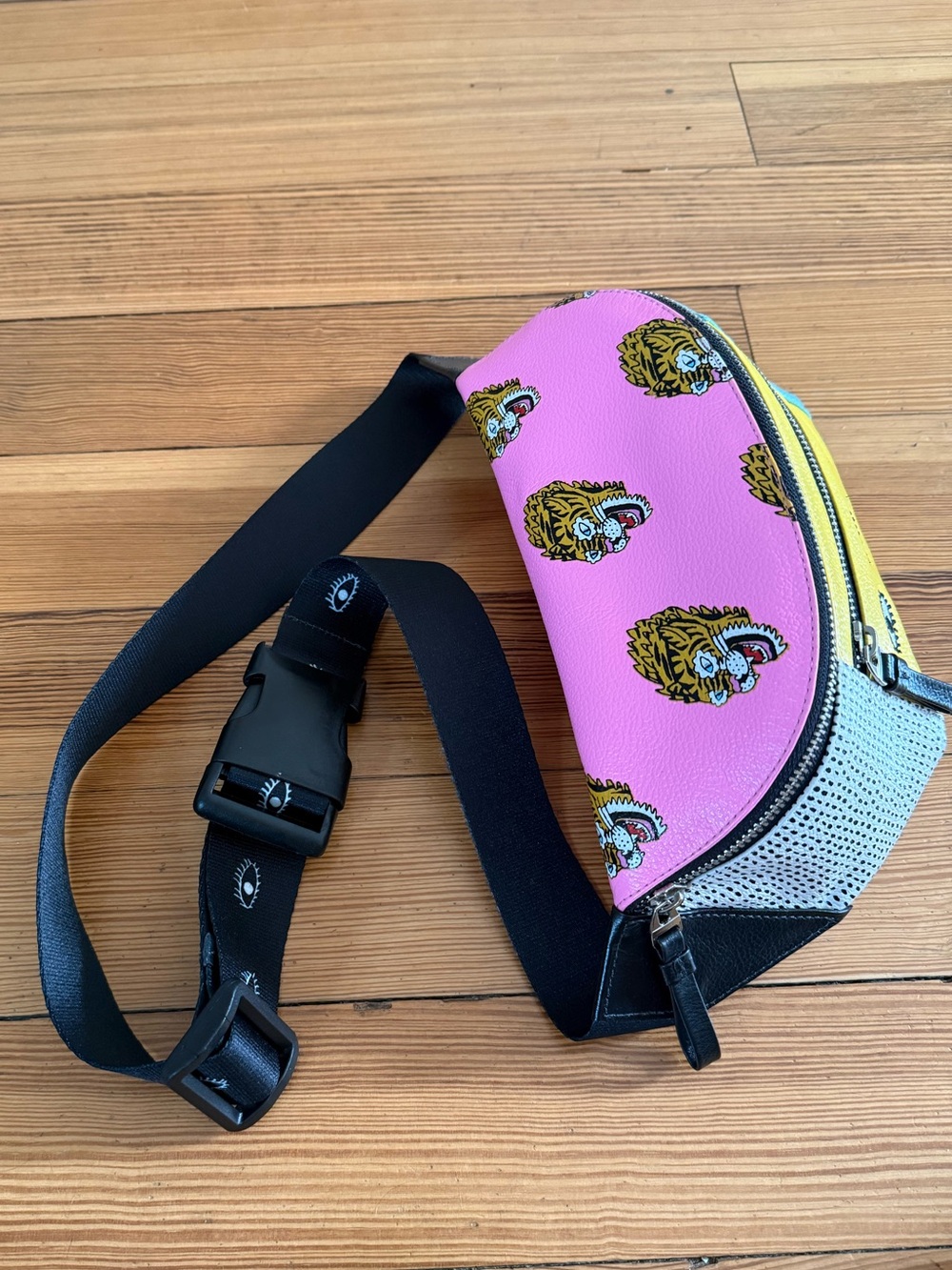 Min & Mon Harold Fanny Pack Bubblegum Pink Leather - Blazing Tiger Print - Picture 3 of 12